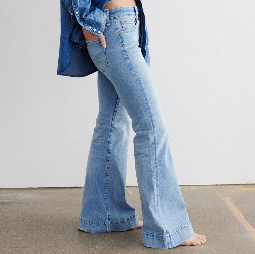 Ae | Festival Flare Denim Bell Bottom Jeans Distressed Light Blue Womens 6 XLong
